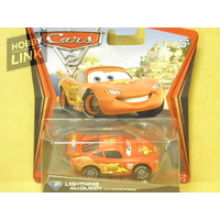 1:64 LIGHTNING McQUEEN WITH RACING WHEELS-CARS 2