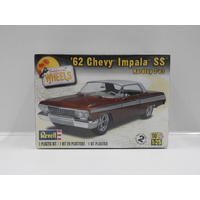 1:25 1962 Chevy Impala SS Hardtop 2 in 1