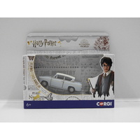 1:43 Flying Ford Anglia with Figurines "Harry Potter"