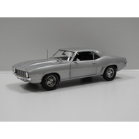 1:18 1969 Chevrolet Camaro ZL1 Coupe (Silver) Barrett Jackson Scottsdale 2012 Lot #5010