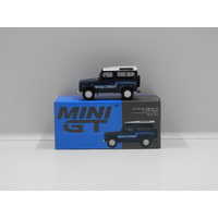 1:64 Land Rover Defender 90 County Wagon LHD (Stratos Blue)