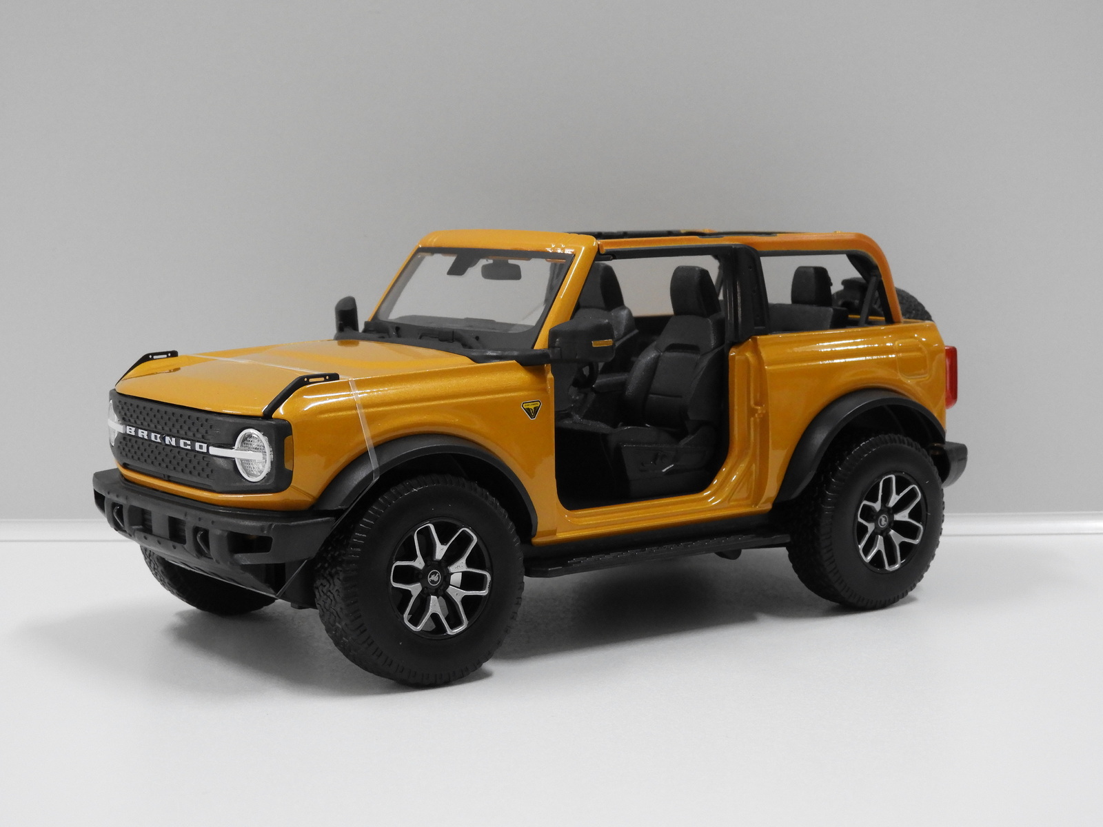 MAISTO  1:18 2021 FORD BRONCO