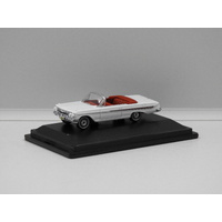 1:87 1961 Chevrolet Impala Convertible (Ermine White/Roman Red)