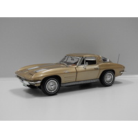 1:18 1963 Chevy Corvette Coupe (Saddle Tan)