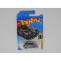 1:64 Volkswagen Beetle - 2018 Hot Wheels Long Card