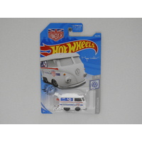 1:64 Volkswagen Kool Kombi "Urban Outlaw" - 2019 Hot Wheels Long Card