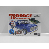 1:25 1978 Dodge D100 Pickup Truck with Mini Bike