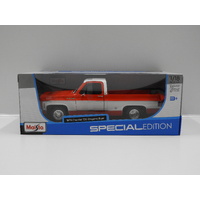 1:18 1974 Chevrolet C10 Cheyene Super (Red/White)