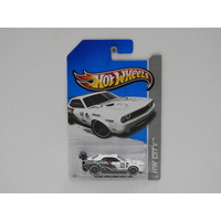 1:64 Dodge Challenger Drift Car - Hot Wheels 2013 Treasure Hunt Long Card