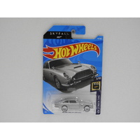 1:64 1963 Aston Martin DB5 James Bond 007 "Skyfall" - 2018 Hot Wheels Long Card