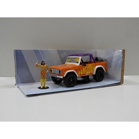 1:24  Randy Savage & 1973 Ford Bronco "Macho Man"