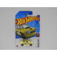 1:64 Morris Mini - Hot Wheels 2022 Treasure Hunt Long Card