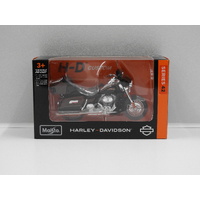 1:18 2013 Harley-Davidson FLHTK Electra Glide Ultra Limited