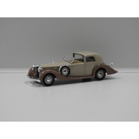 1:43 1939 Delage Coupe (Two Tone Beige)