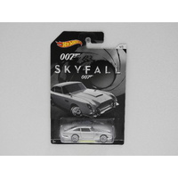 1:64 1963 Aston Martin DB5 - Hot Wheels Long Card James Bond "Skyfall"