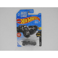 1:64 Justice League Batmobile - Hot Wheels Long Card "Batman"