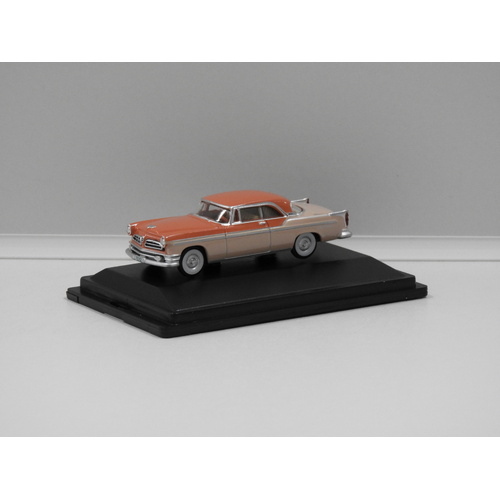 1:87 1955 Chrysler New Yorker Deluxe Coupe St.Regis (Desert Sand/Canyon Tan)