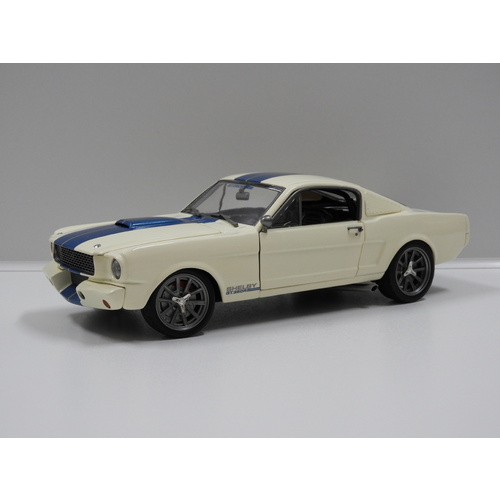 1:18 Ford Shelby GT350R "Street Fighter" (White with Blue Stripes)