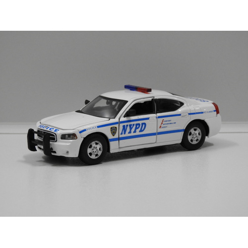 1:43 2006 Dodge Charger NYPD "Castle"