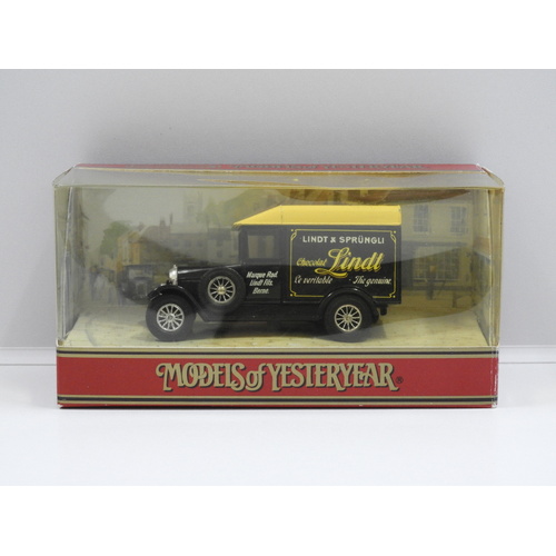 1:39 1929 Morris Light Van "Lindt"