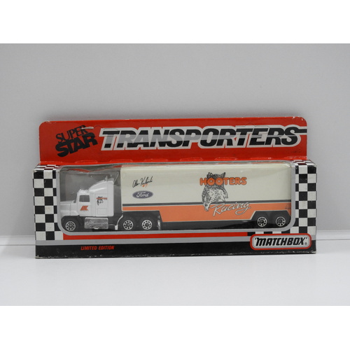 1:97 Ford Aeromax Matchbox Super Star Transporters - Hooters Racing (Alan Kulwicki) #7