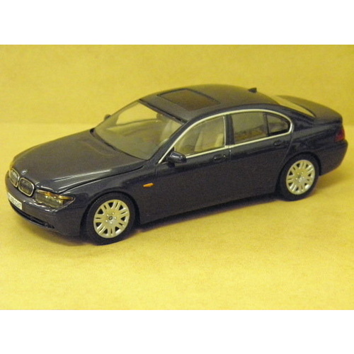 1:43 BMW 7 SERIES 2001 (BLUE METALLIC)