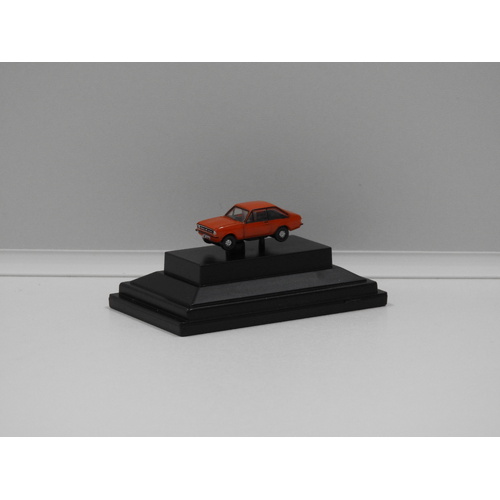 N:Gauge Ford Escort Mk2 (Carnival Red)
