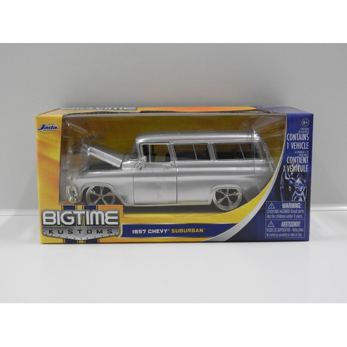 1:24 1957 Chevy Suburban (Silver)