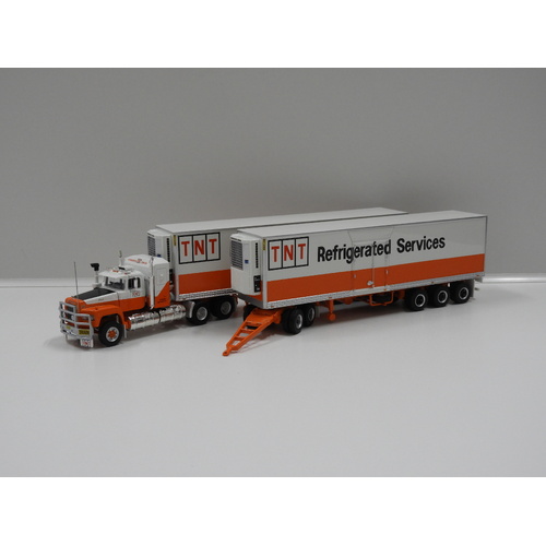 1:64 Mack Freight Road Train "TNT"