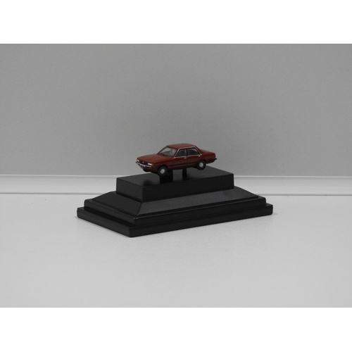 N:Gauge Ford Cortina Mk5 (Cardinal Red)