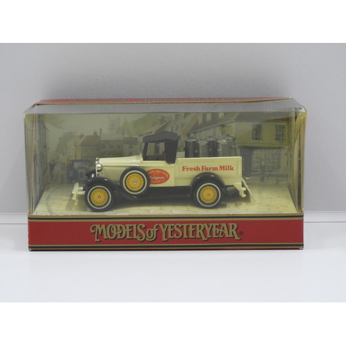 1:40 1930 Model 'A' Ford "Fresh Farm Milk"