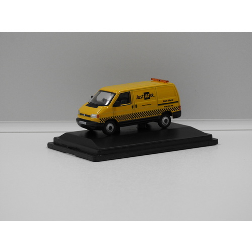 1:76 Volkswagen T4 Van "AA"