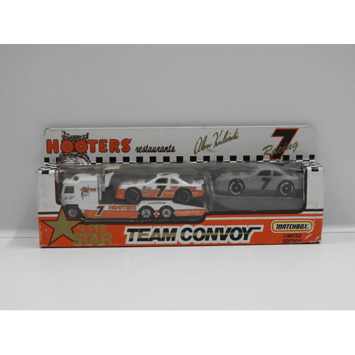 Matchbox 1993 Super Star Team Convoy - Hooters Restaurants (Alan Kulwicki) #7