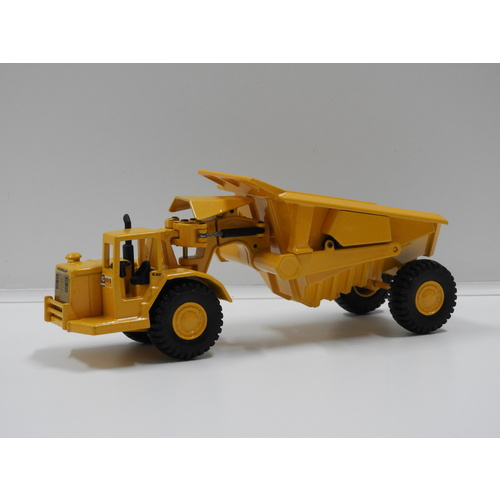1:70 Tractor Articulated Cat-631 with Tipper