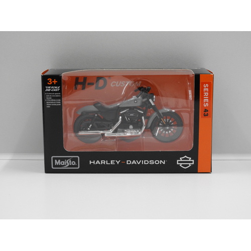 1:18 2022 Harley-Davidson Sporster Iron 883