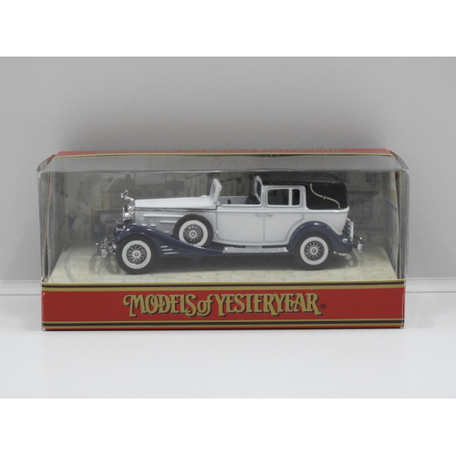 1933 Cadillac 452 V16 (White/Blue Guards/Black Roof)