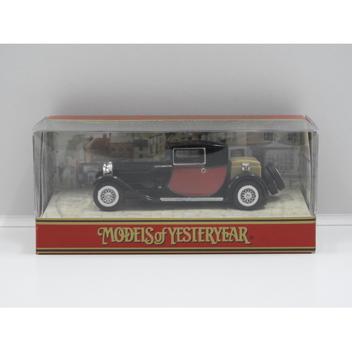 1:38 1927 Bugatti T44 (Black/Red)