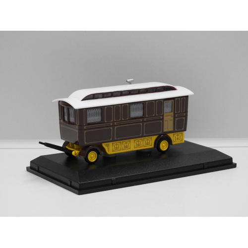 1:76 Showmans Caravan (Maroon)